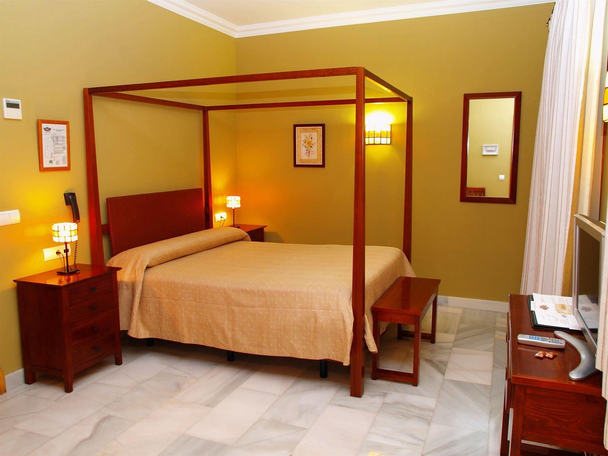 Hotel Las Casas Del Duque Osuna Ngoại thất bức ảnh