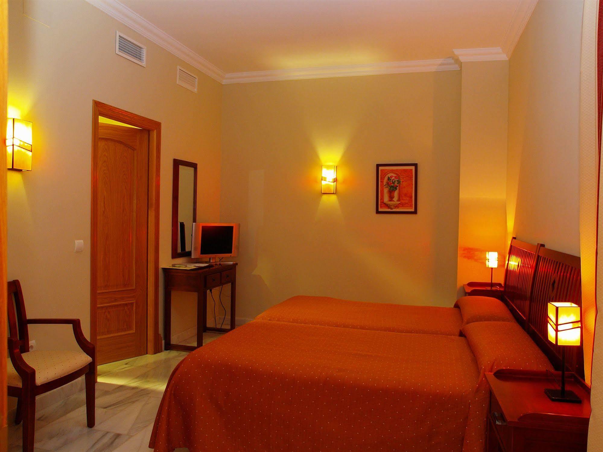 Hotel Las Casas Del Duque Osuna Ngoại thất bức ảnh